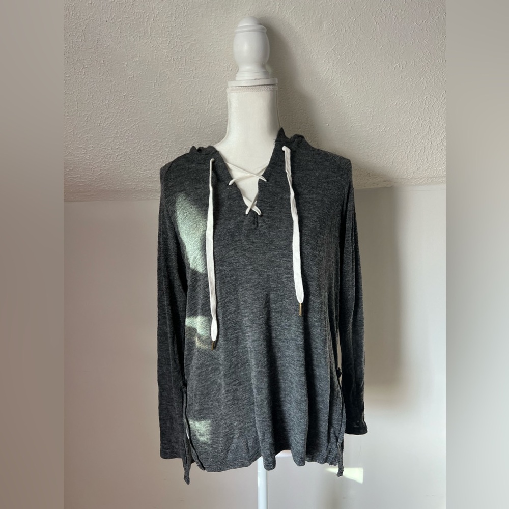 NWOT sweater with hood, side slit size XS/S
